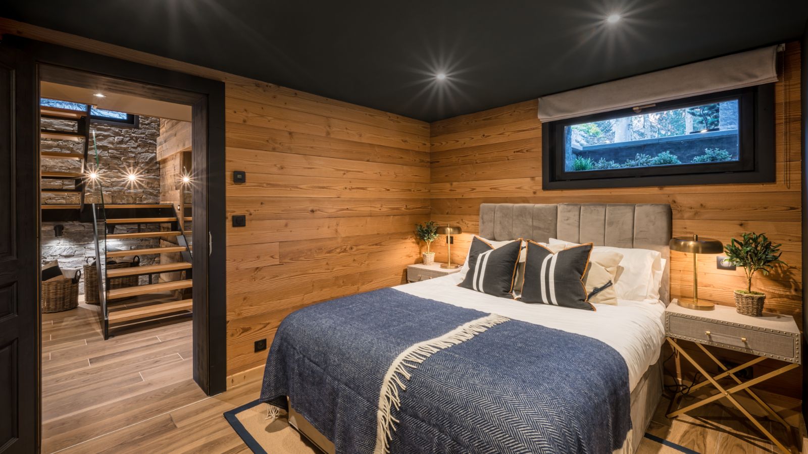 Luxury-Ski-Chalet-Morzine-The-Bungo-Oxford-Ski-Bedroom (8).jpg