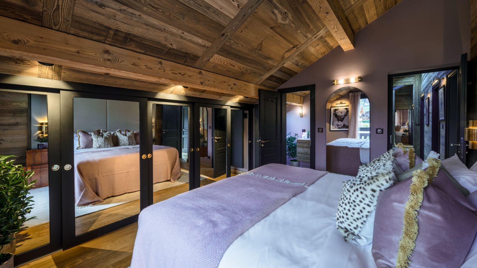 Luxury-Ski-Chalet-Morzine-The-Bungo-Oxford-Ski-Bedroom (28).jpg