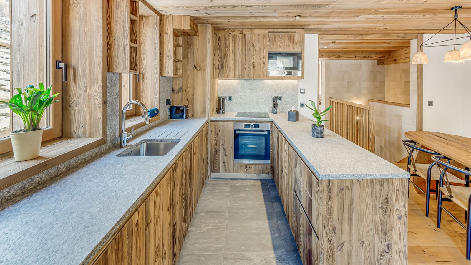 luxury-ski-chalet-val-disere-apartment-aurora-oxford-ski-kitchen.jpg