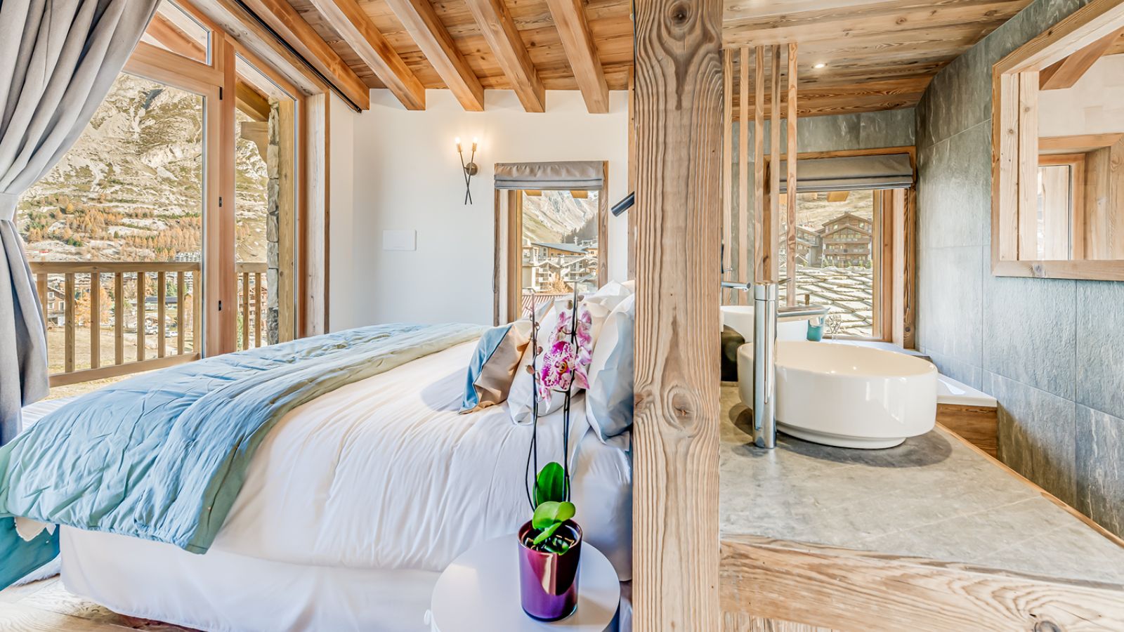 luxury-ski-chalet-val-disere-apartment-aurora-oxford-ski-bedroom (1).jpg
