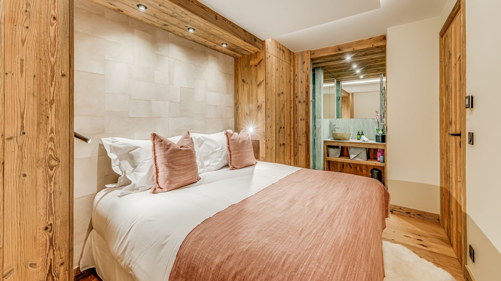 Apartment Luna, Val d’Isère - Consensio - Bedroom 1.jpg