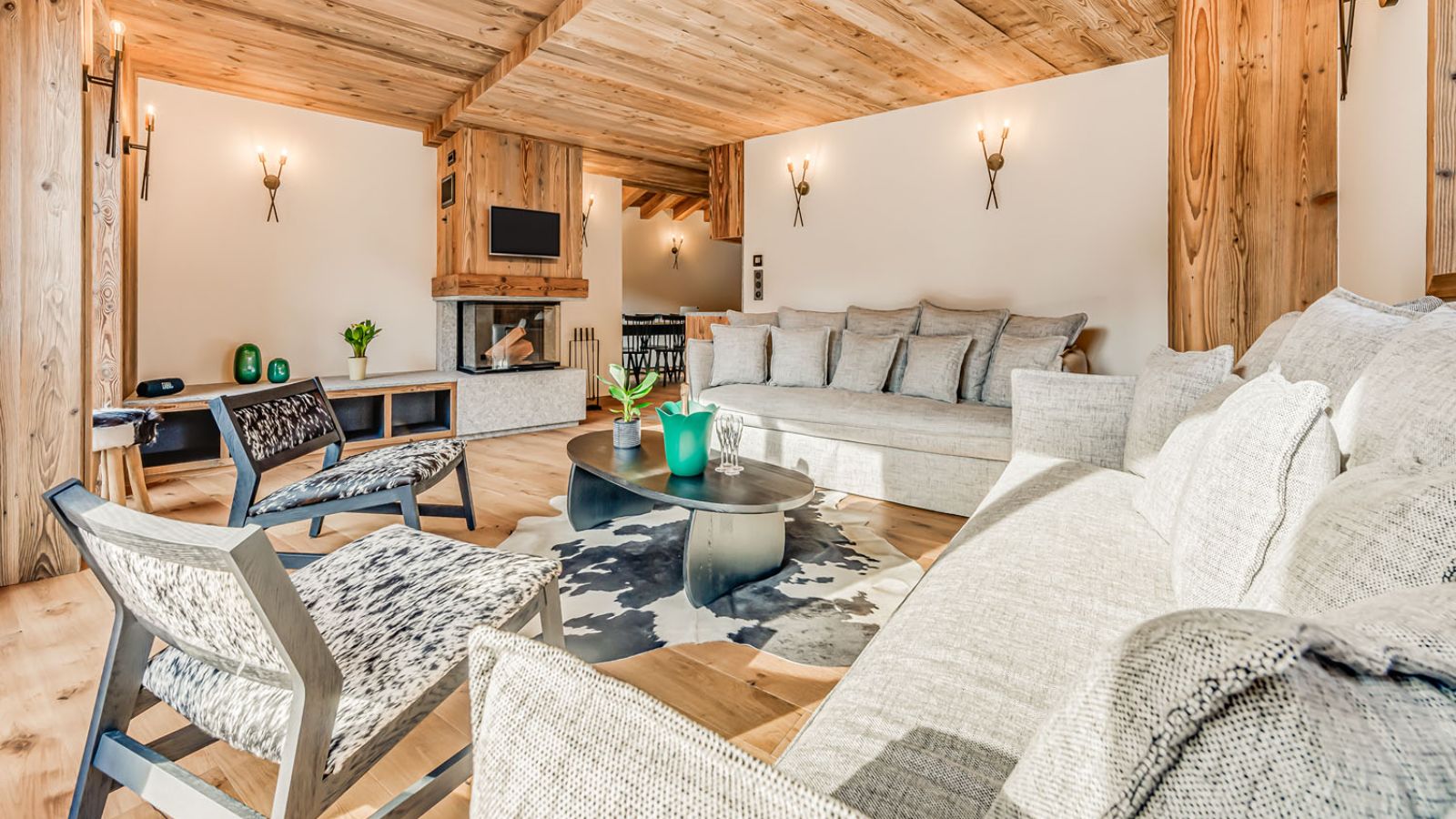 Apartment Luna, Val d’Isère - Consensio - Living Room 1.jpeg