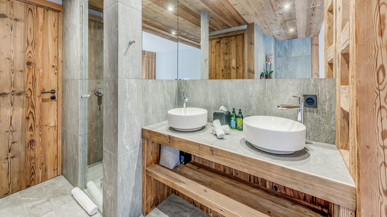 Apartment Luna, Val d’Isère - Consensio - Shower.jpg