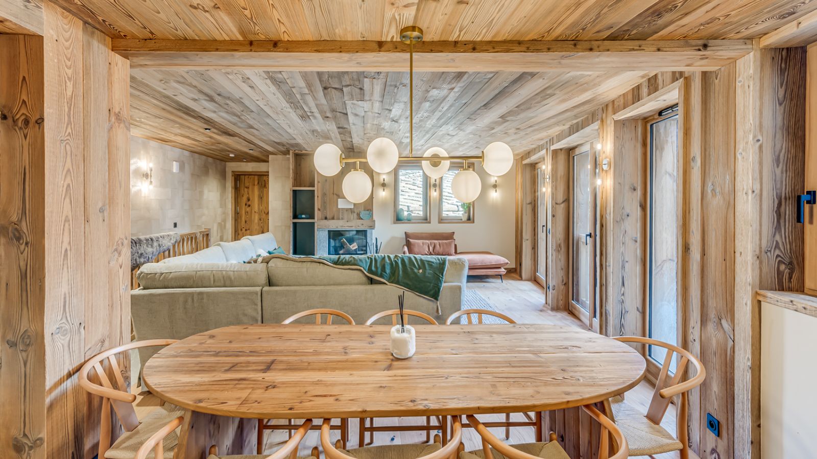 Apartment Ceres, Val d’Isère - Consensio - Living Room 2.jpg