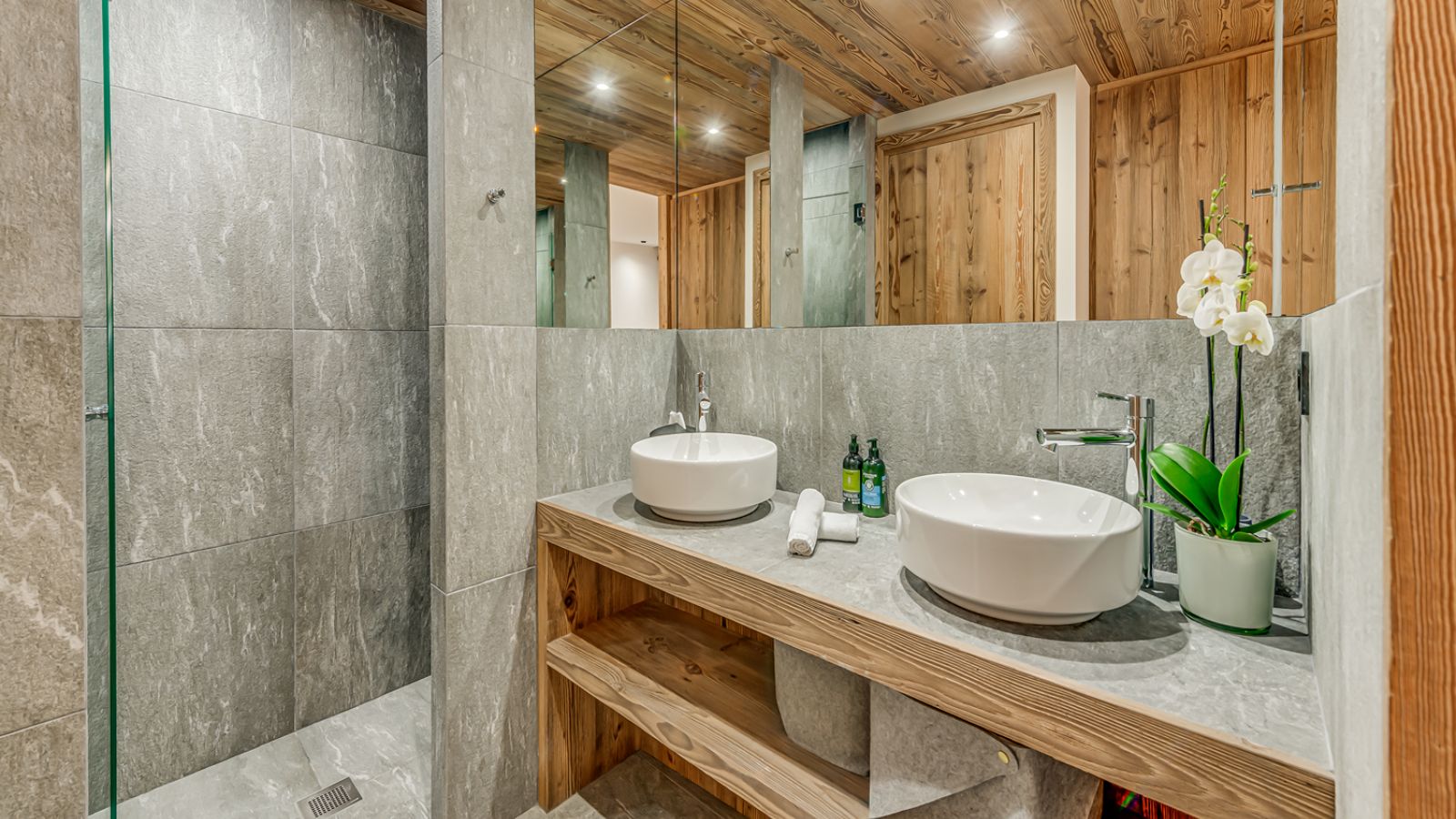 Apartment Ceres, Val d’Isère - Consensio - Bathroom 1.jpg
