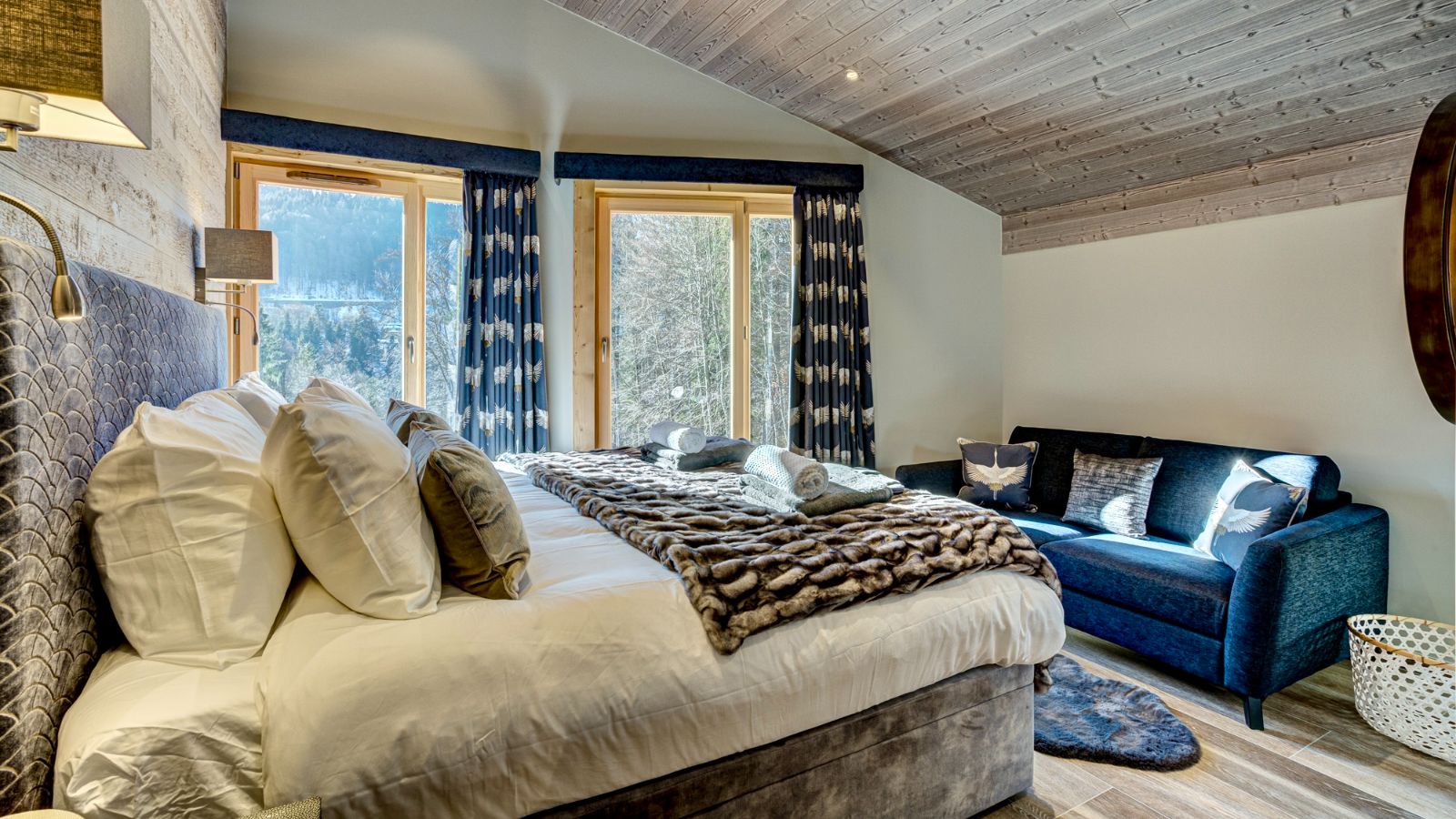 Luxury-Ski-Chalet-Morzine-Chalet-Espoir-Oxford-Ski-Bedroom (1).jpg