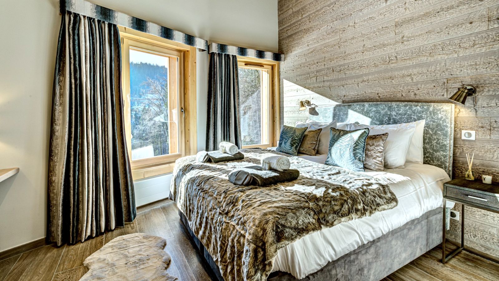 Luxury-Ski-Chalet-Morzine-Chalet-Espoir-Oxford-Ski-Bedroom (4).jpg