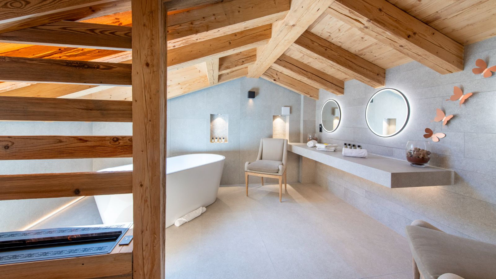 Luxury-Ski-Chalet-Verbier-Chalet-Ranch-Oxford-Ski-Bedroom (23).jpg