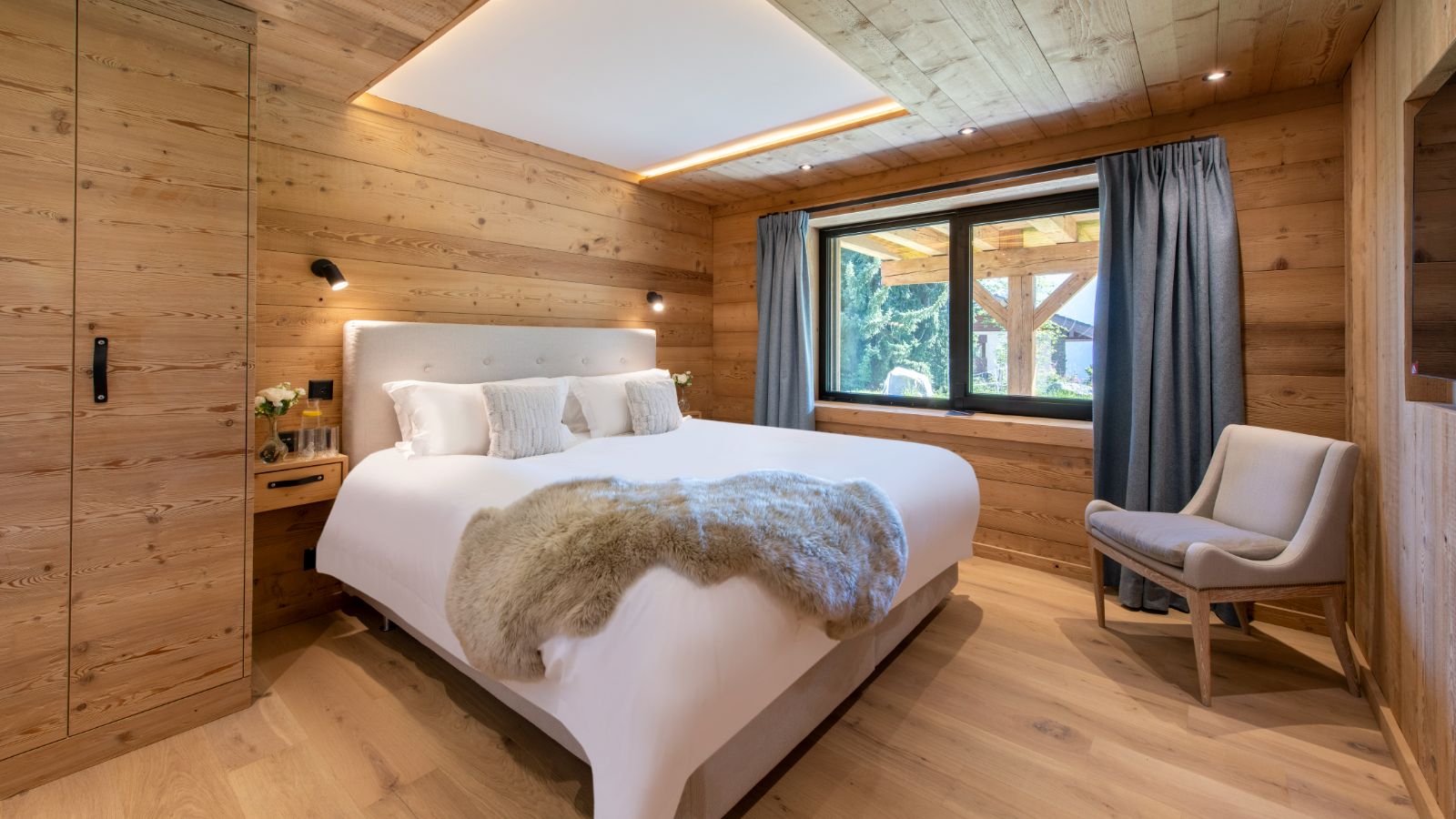 Luxury-Ski-Chalet-Verbier-Chalet-Ranch-Oxford-Ski-Bedroom (28).jpg