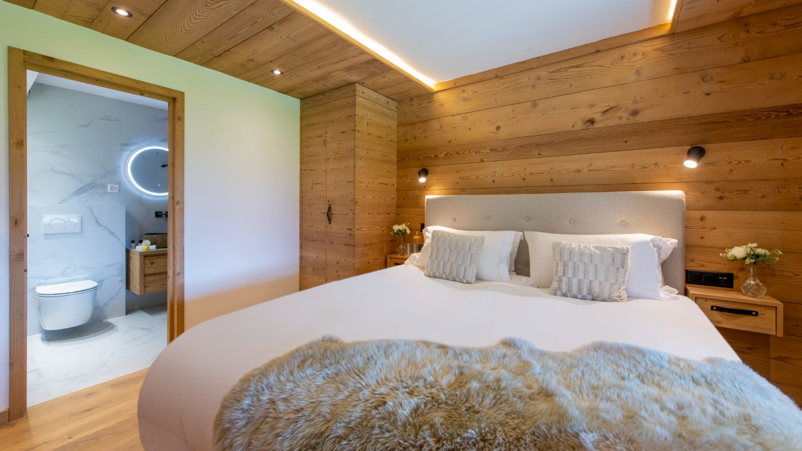 Luxury-Ski-Chalet-Verbier-Chalet-Ranch-Oxford-Ski-Bedroom (29).jpg