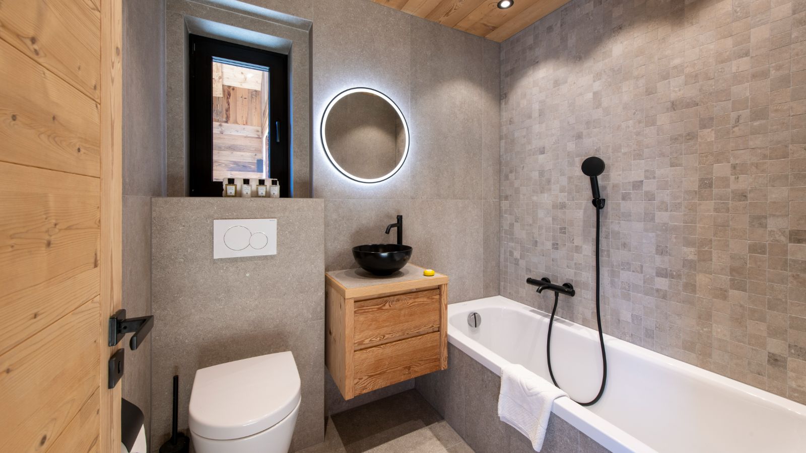 Luxury-Ski-Chalet-Verbier-Chalet-Ranch-Oxford-Ski-Bathroom.jpg