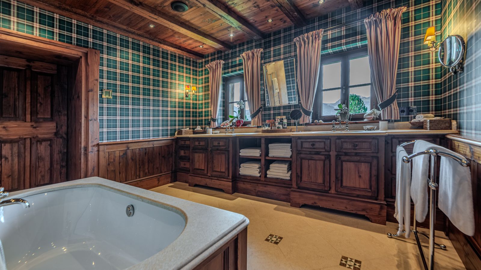 Luxury-Ski-Chalet-Kitzbuhel-Chalet-Tyrolia-Oxford-Ski-Bathroom.jpg