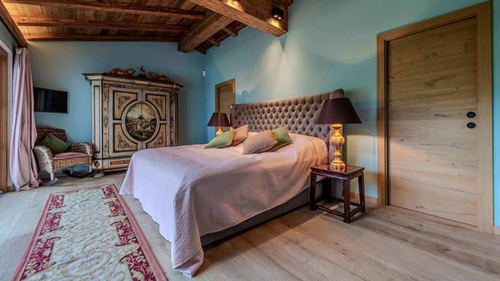 Luxury-Ski-Chalet-Kitzbuhel-Chalet-Tyrolia-Oxford-Ski-Bedroom (24).jpg
