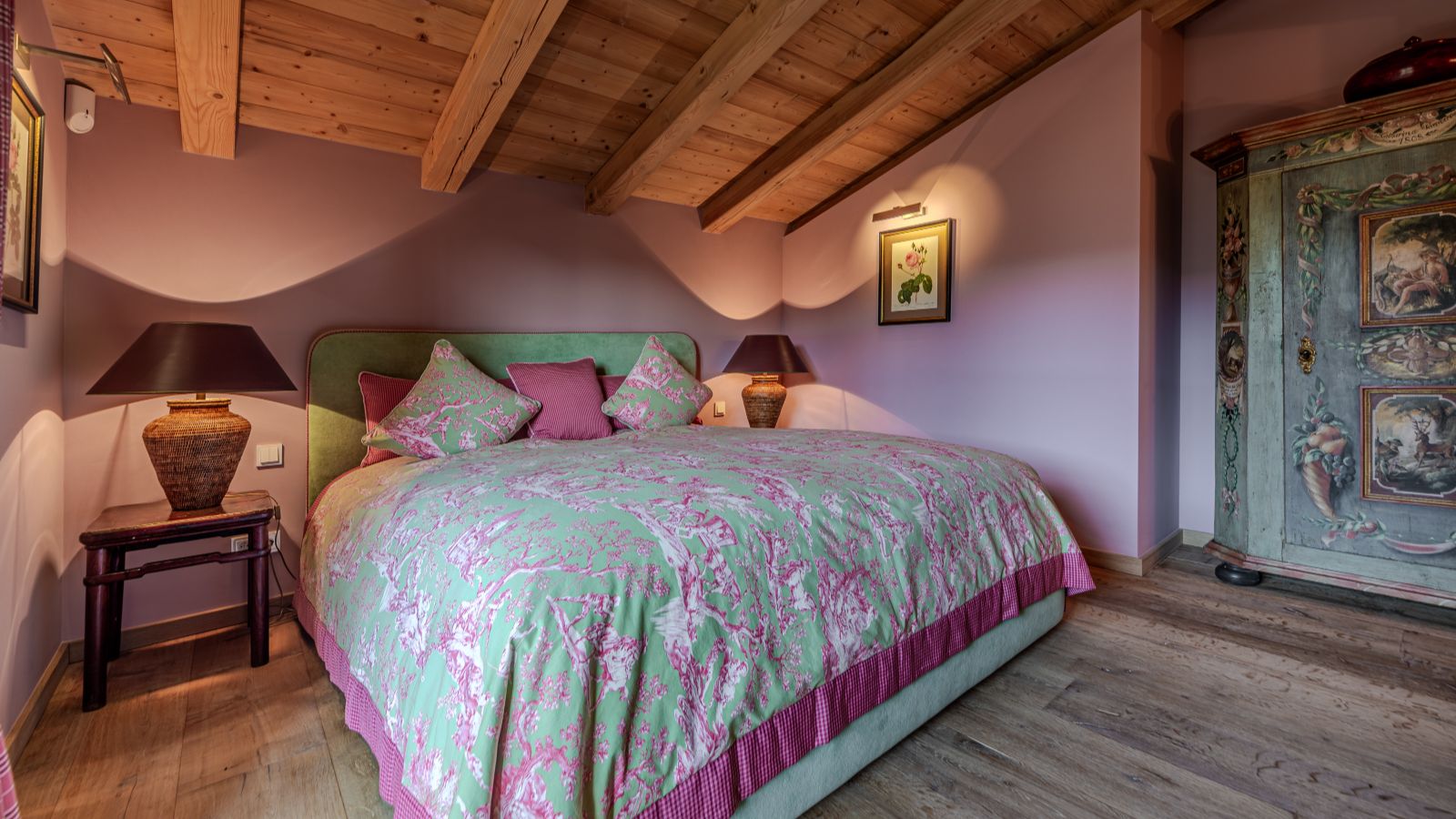 Luxury-Ski-Chalet-Kitzbuhel-Chalet-Tyrolia-Oxford-Ski-Bedroom (36).jpg