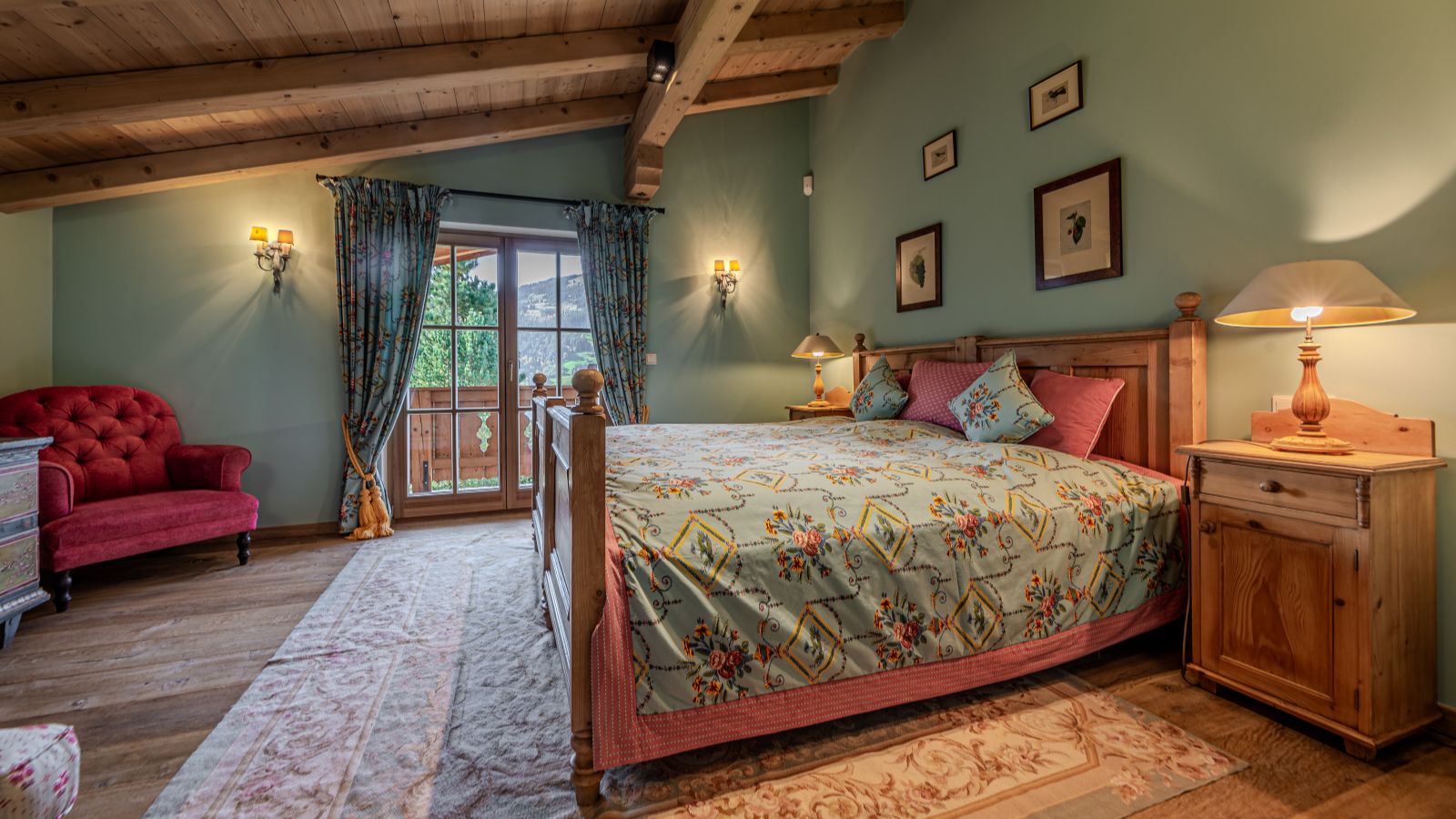 Luxury-Ski-Chalet-Kitzbuhel-Chalet-Tyrolia-Oxford-Ski-Bedroom (38).jpg