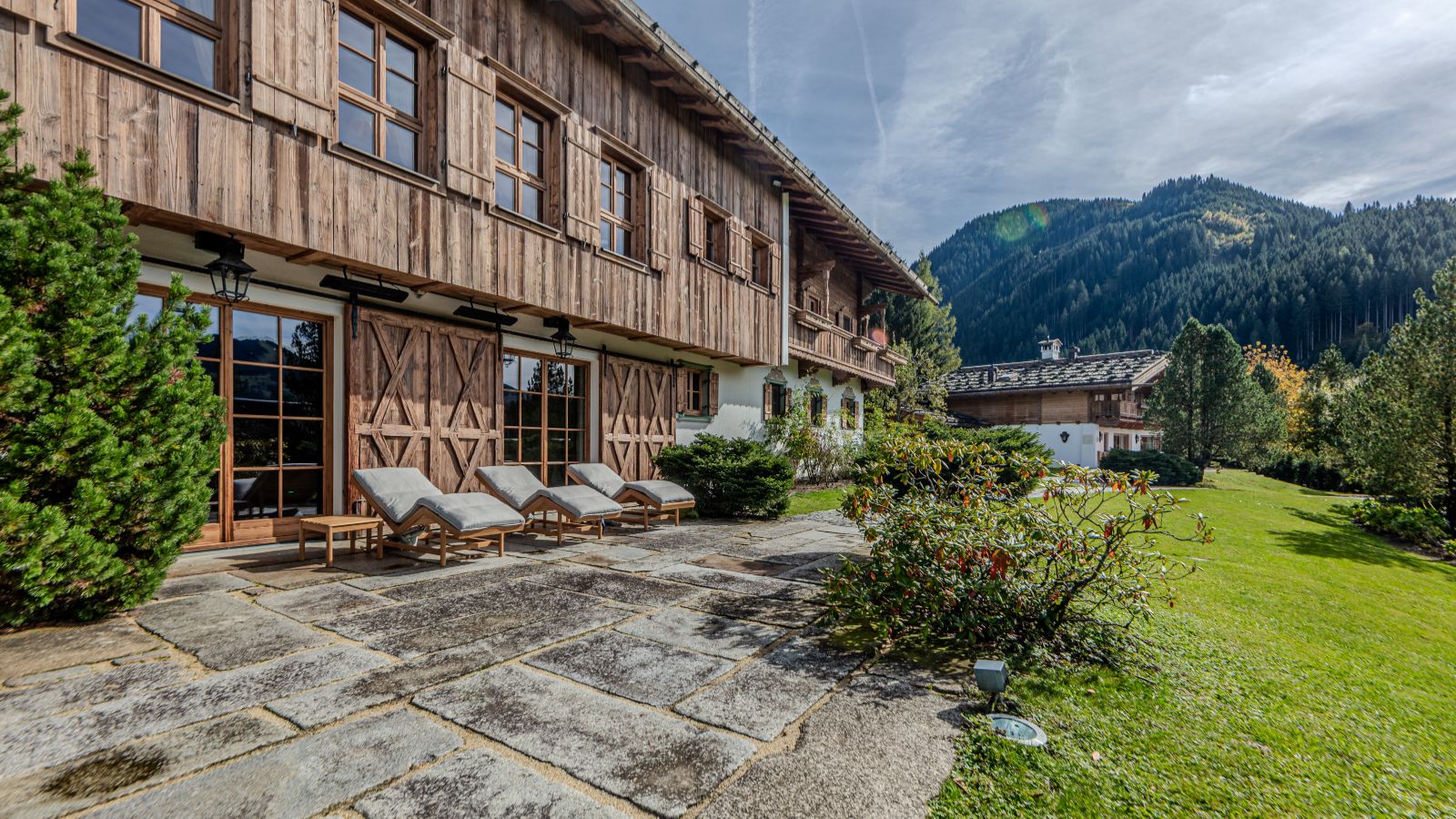 Luxury-Ski-Chalet-Kitzbuhel-Chalet-Tyrolia-Oxford-Ski-Garden.jpg