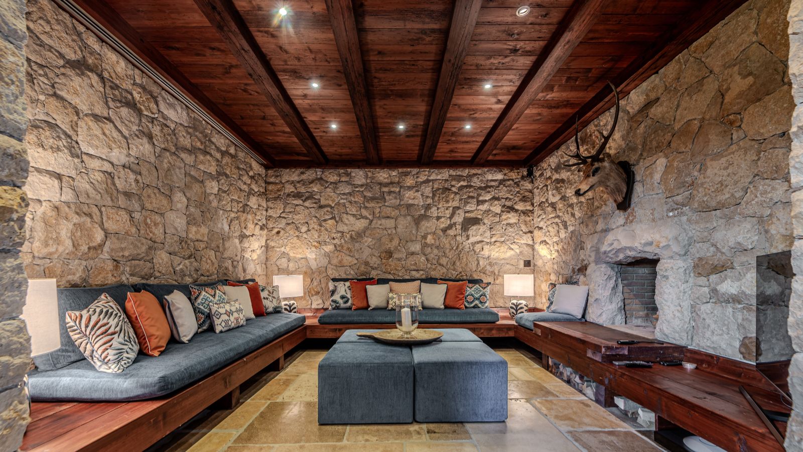 Luxury-Ski-Chalet-Kitzbuhel-Chalet-Tyrolia-Oxford-Ski-TV-Room.jpg