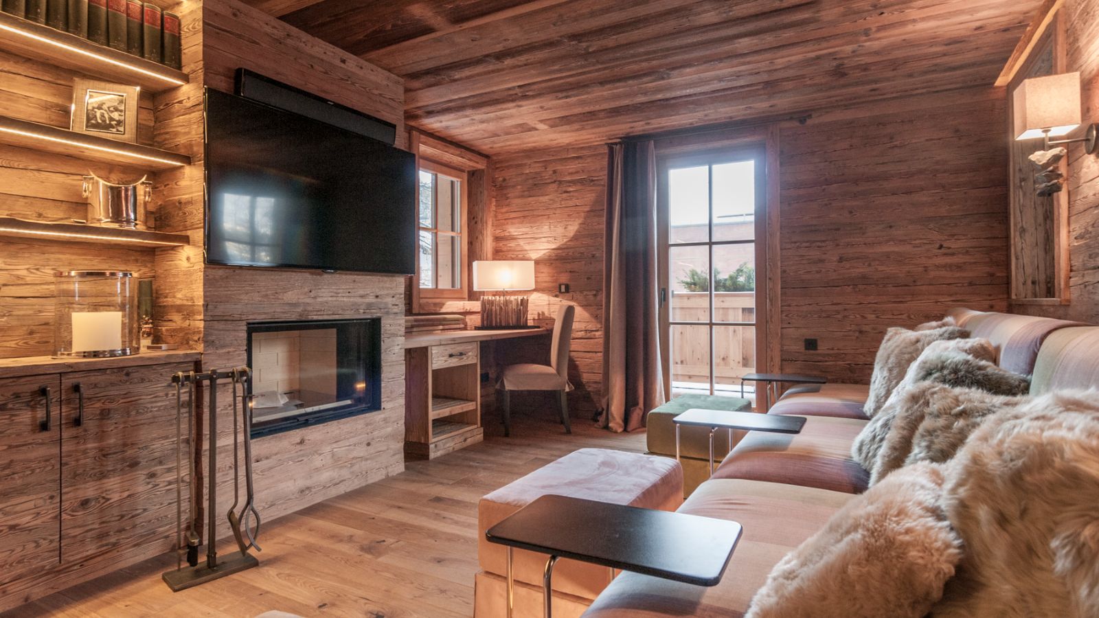 Luxury-Ski-Chalet-Kitzbuhel-Chalet-Comtesse-Oxford-Ski-Lounge (10).jpg