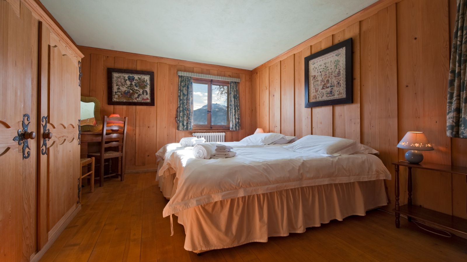 luxury-ski-chalets-crans-montana-domaine-de-la-baronne-oxford-ski-bed4.jpg