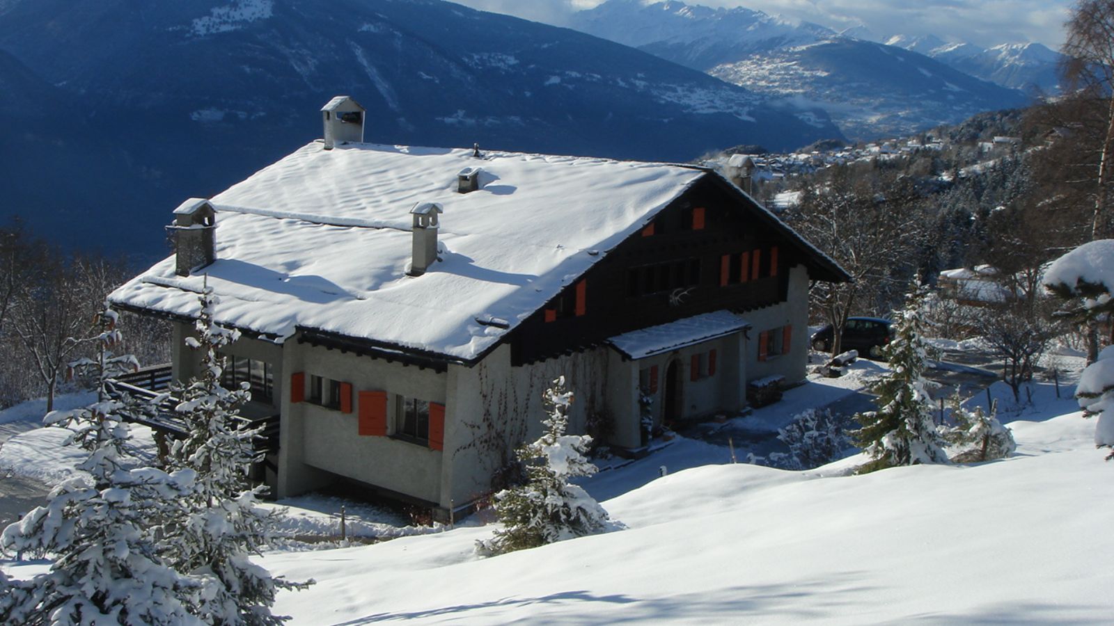 luxury-ski-chalets-crans-montana-domaine-de-la-baronne-oxford-ski-exterior.JPG