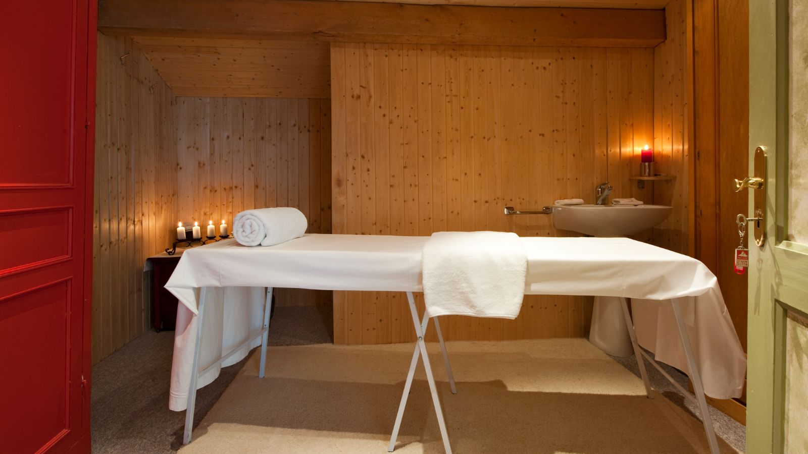 luxury-ski-chalets-crans-montana-domaine-de-la-baronne-oxford-ski-massage.jpg