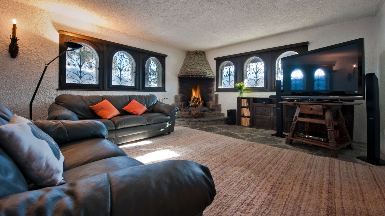 luxury-ski-chalets-crans-montana-domaine-de-la-baronne-oxford-ski-snug.jpg