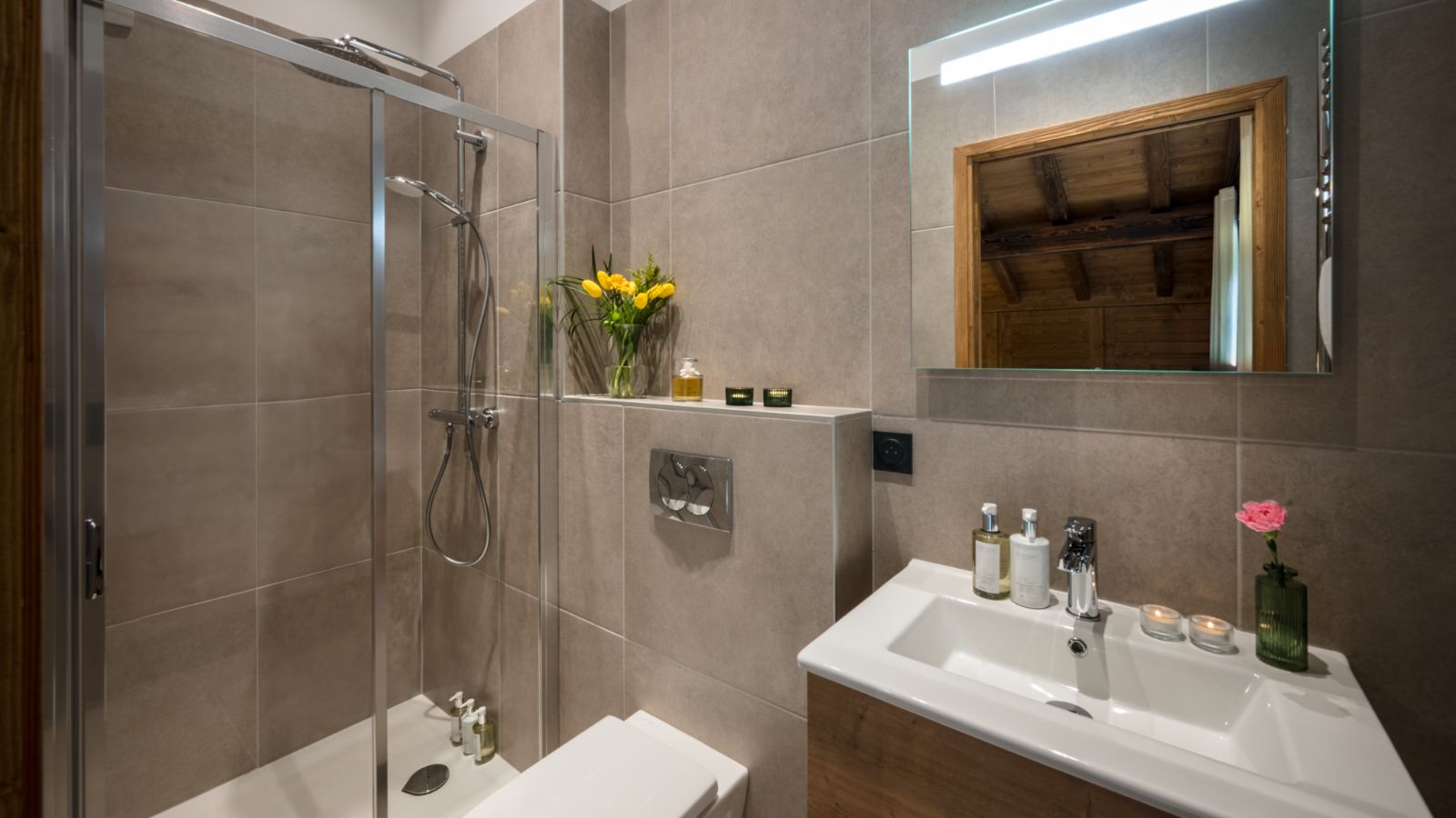 luxury-ski-chalets-morzine-chalet-joy-oxford-ski-bathroom (2).jpg