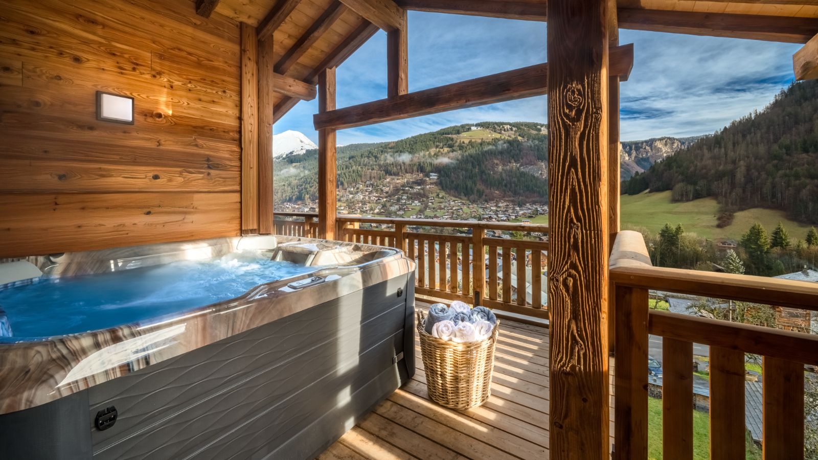 luxury-ski-chalets-morzine-chalet-joy-oxford-ski-hot-tub (3).jpg