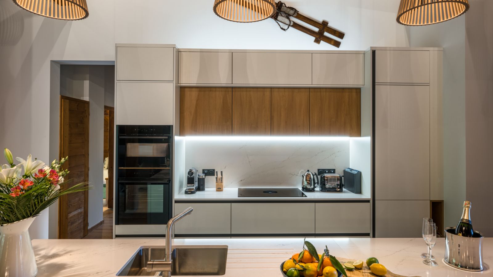 luxury-ski-chalets-morzine-chalet-joy-oxford-ski-kitchen (1).jpg