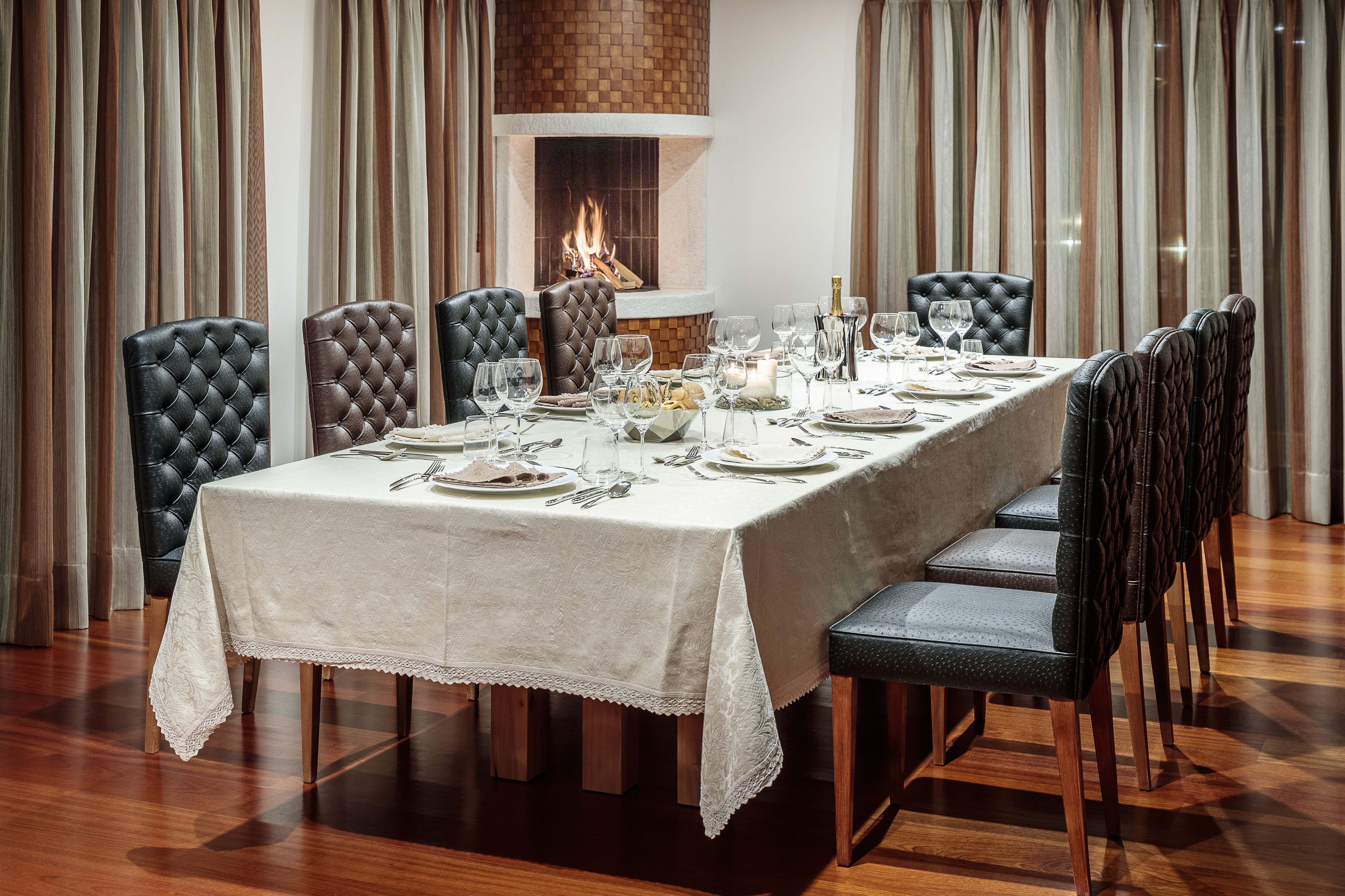 20 - Dining Room with fireplace.jpg (1)