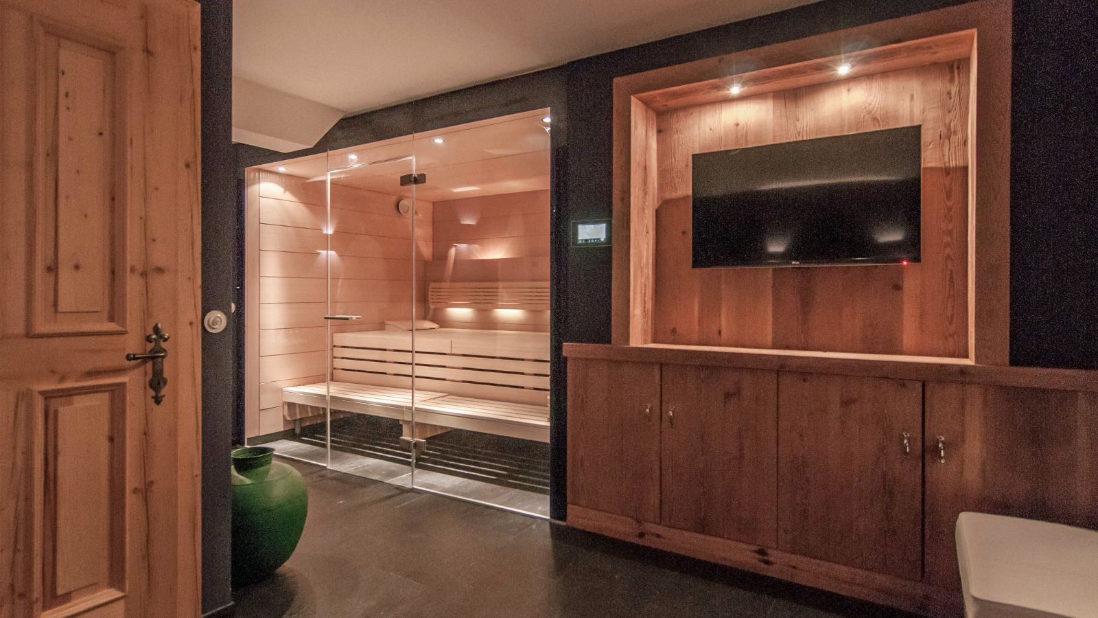 Luxury-Ski-Chalet-Kitzbuhel-Chalet-Aurach-Oxford-Ski-Sauna.jpeg