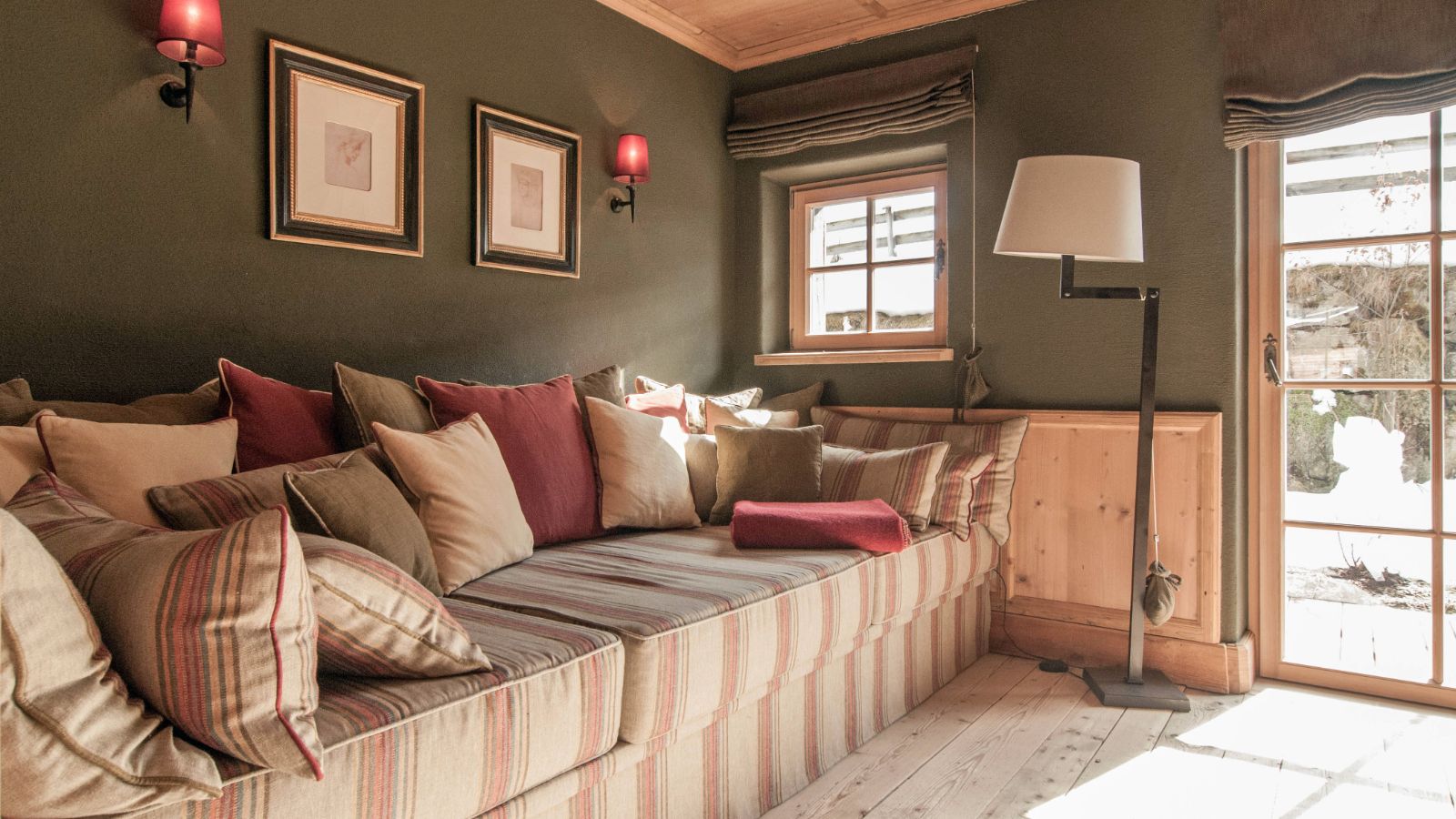 Luxury-Ski-Chalet-Kitzbuhel-Chalet-Aurach-Oxford-Ski-Sofa.jpeg