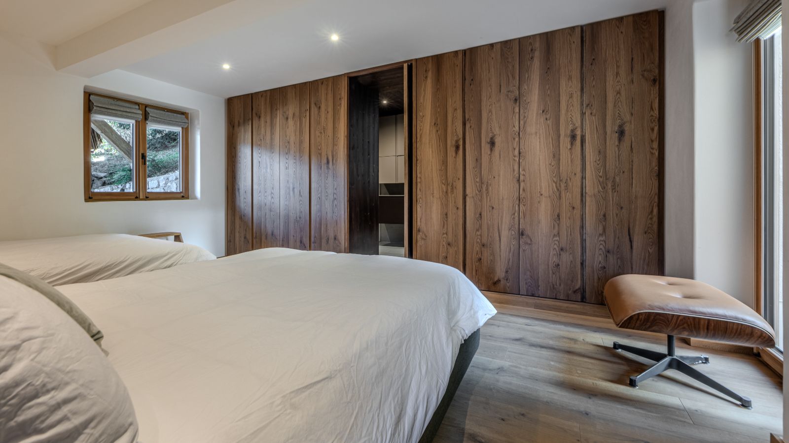 Luxury-Ski-Chalet-Kitzbuhel-Chalet-Colette-Oxford-Ski-Bedroom (18).jpg