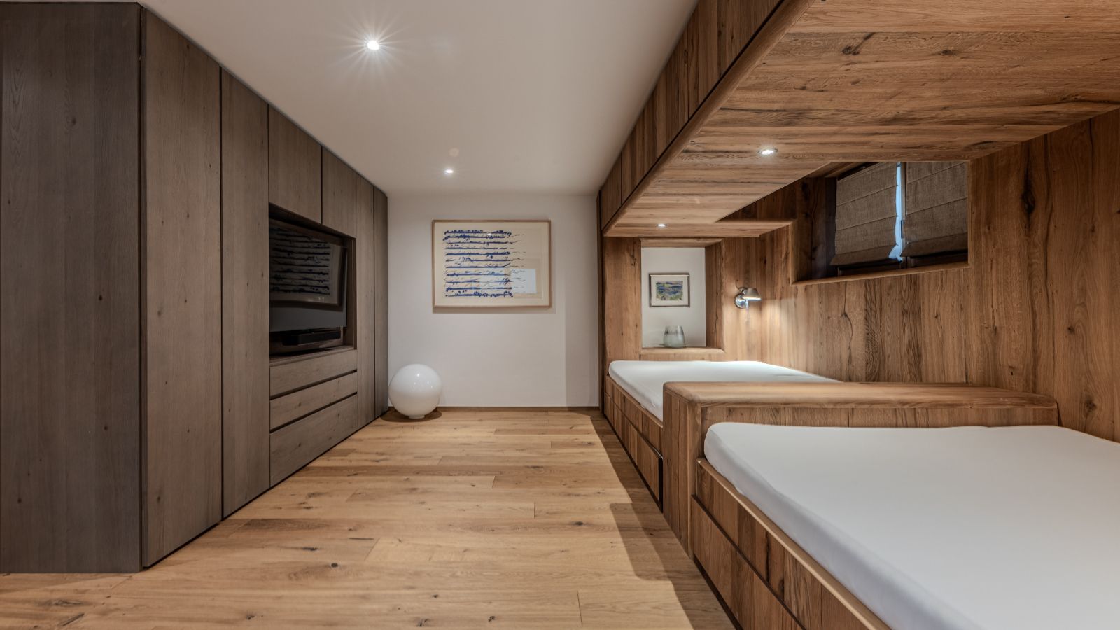 Luxury-Ski-Chalet-Kitzbuhel-Chalet-Colette-Oxford-Ski-Bedroom (21).jpg