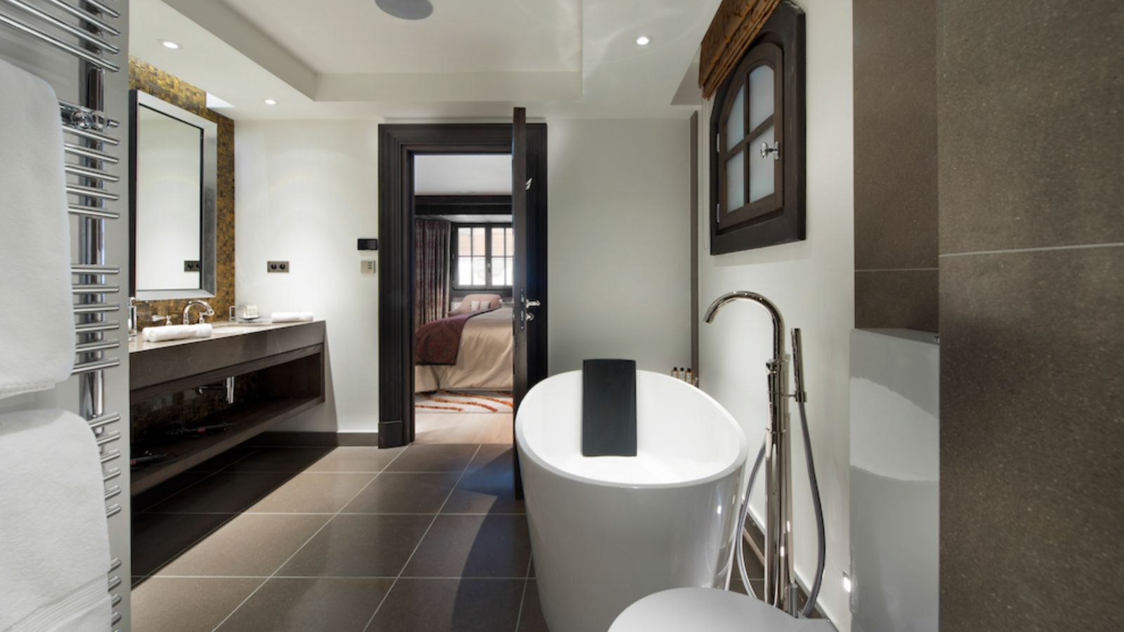 luxury-ski-chalets-courchevel-1850-coquelicot-oxford-ski-bathroom-2.jpg