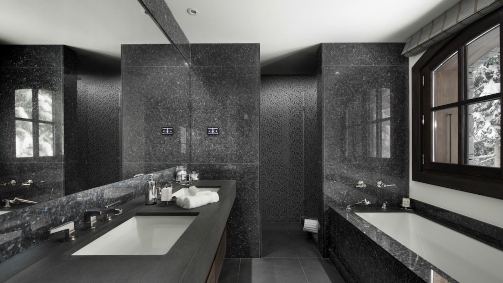 luxury-ski-chalets-courchevel-1850-coquelicot-oxford-ski-bathroom-3.jpg