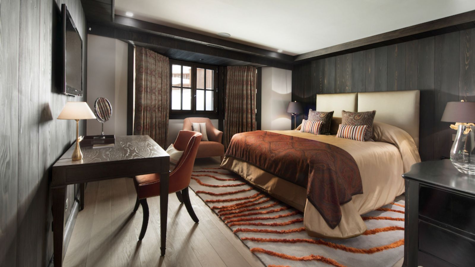 luxury-ski-chalets-courchevel-1850-coquelicot-oxford-ski-bedroom-2 (2).jpg