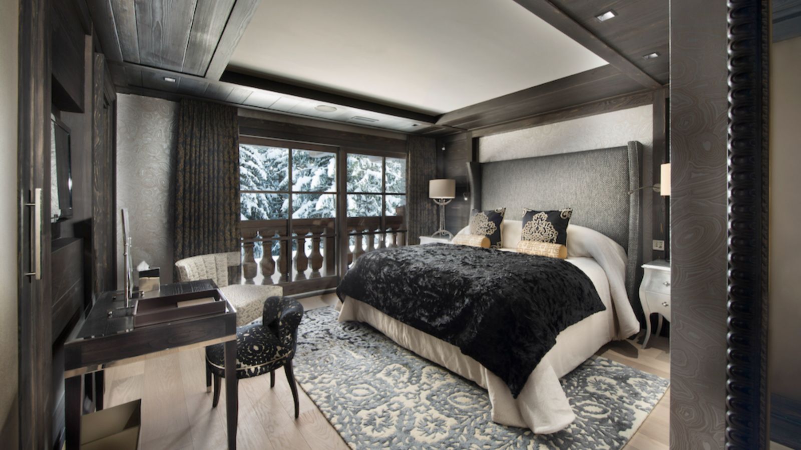 luxury-ski-chalets-courchevel-1850-coquelicot-oxford-ski-bedroom-3.jpg