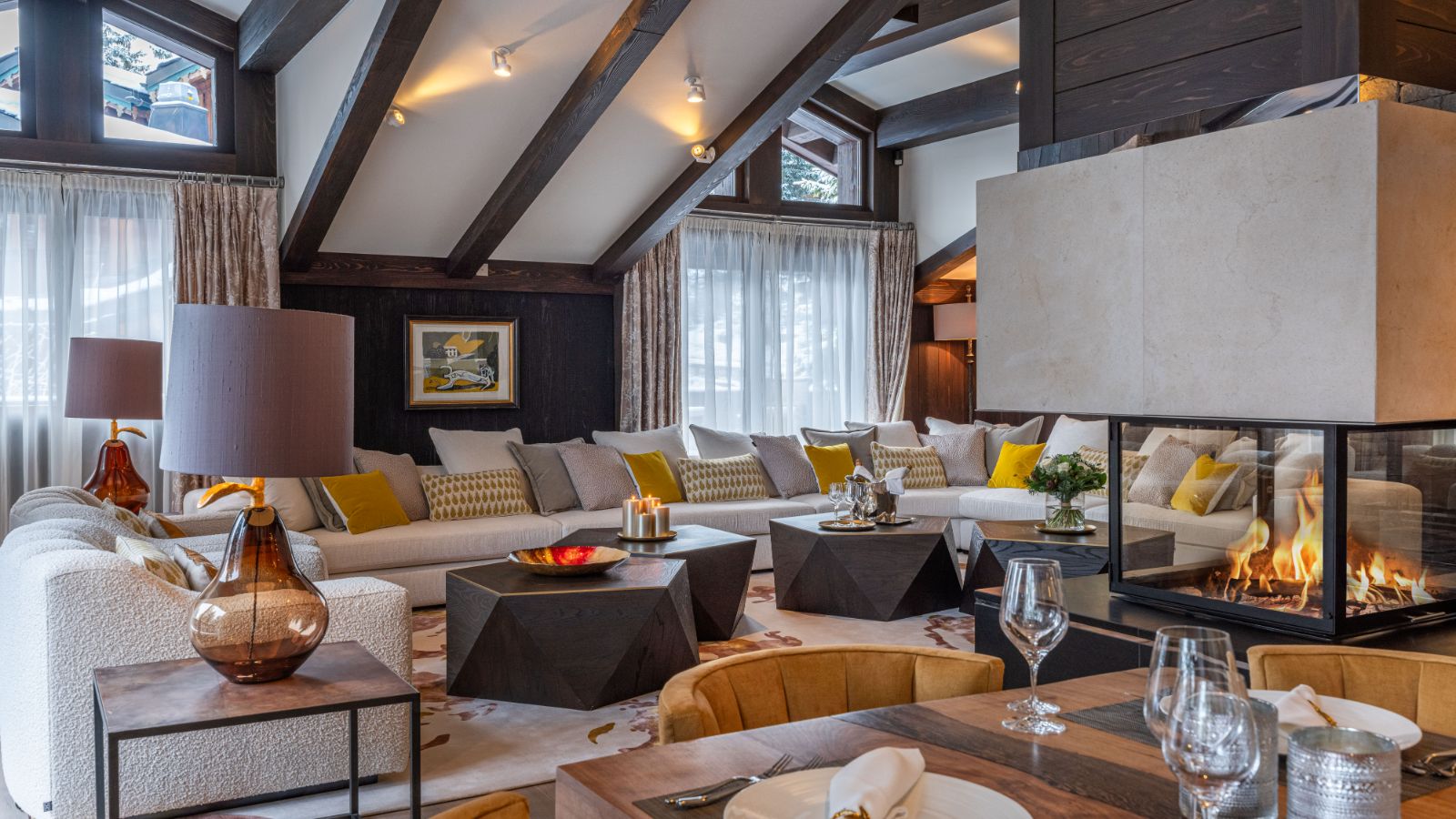 luxury-ski-chalets-courchevel-1850-coquelicot-oxford-ski-lounge (3).jpg