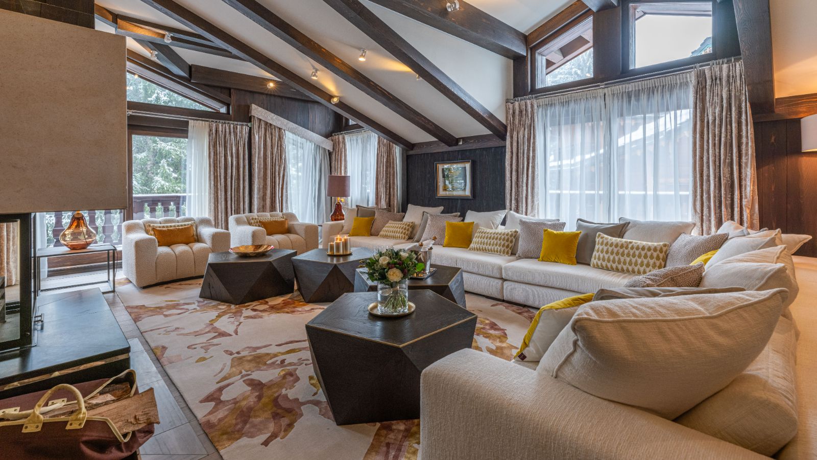 luxury-ski-chalets-courchevel-1850-coquelicot-oxford-ski-lounge (4).jpg