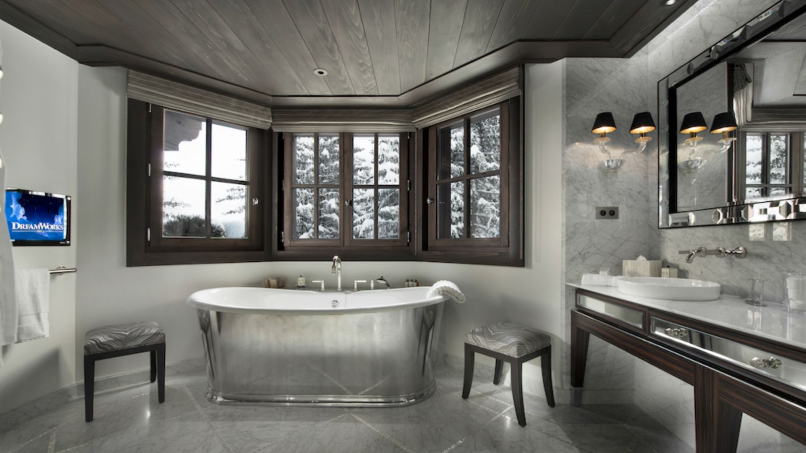 luxury-ski-chalets-courchevel-1850-coquelicot-oxford-ski-master-bathroom.jpg