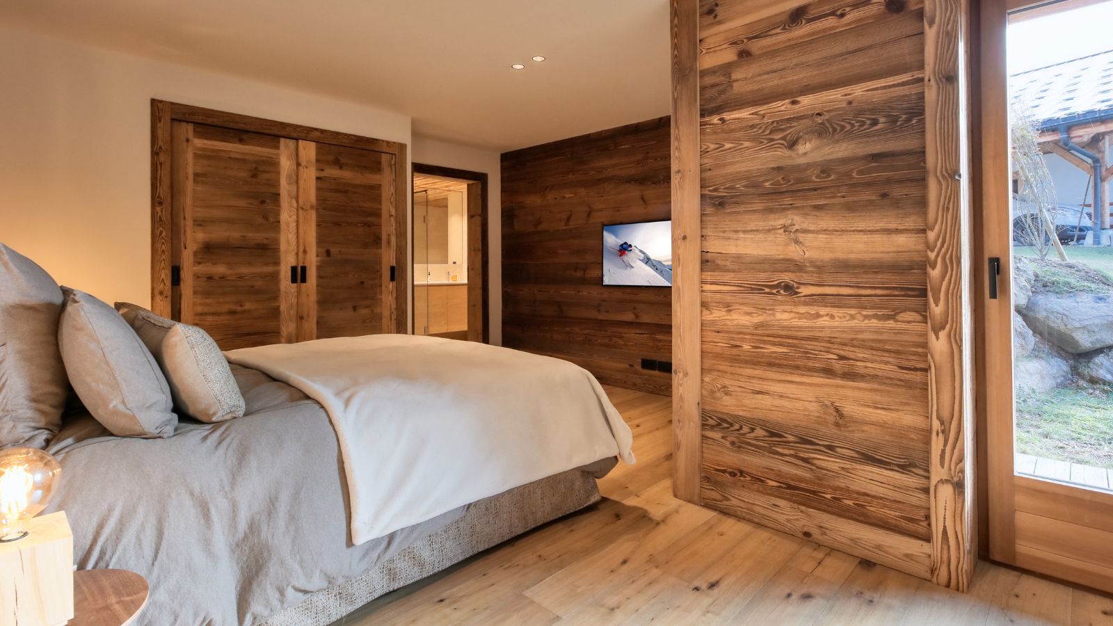 Luxury- ski- chalet- Meribel-Chalet Pistes d'Arbois-Bedroom 5- Oxford Ski.jpg