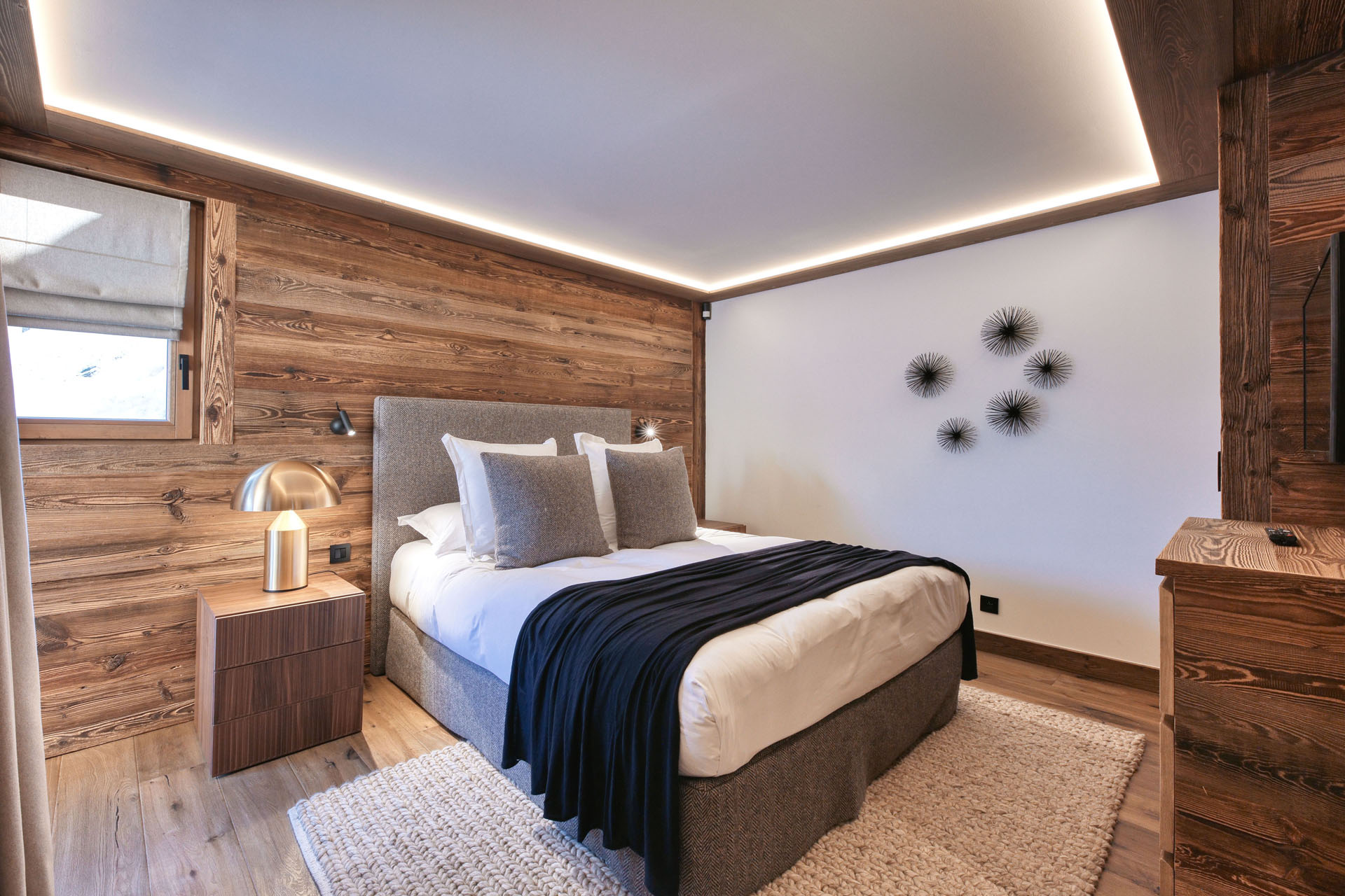 Luxury-ski-chalet-Megeve-Chalet Cascade- Bedroom 2-Oxford-Ski.jpg