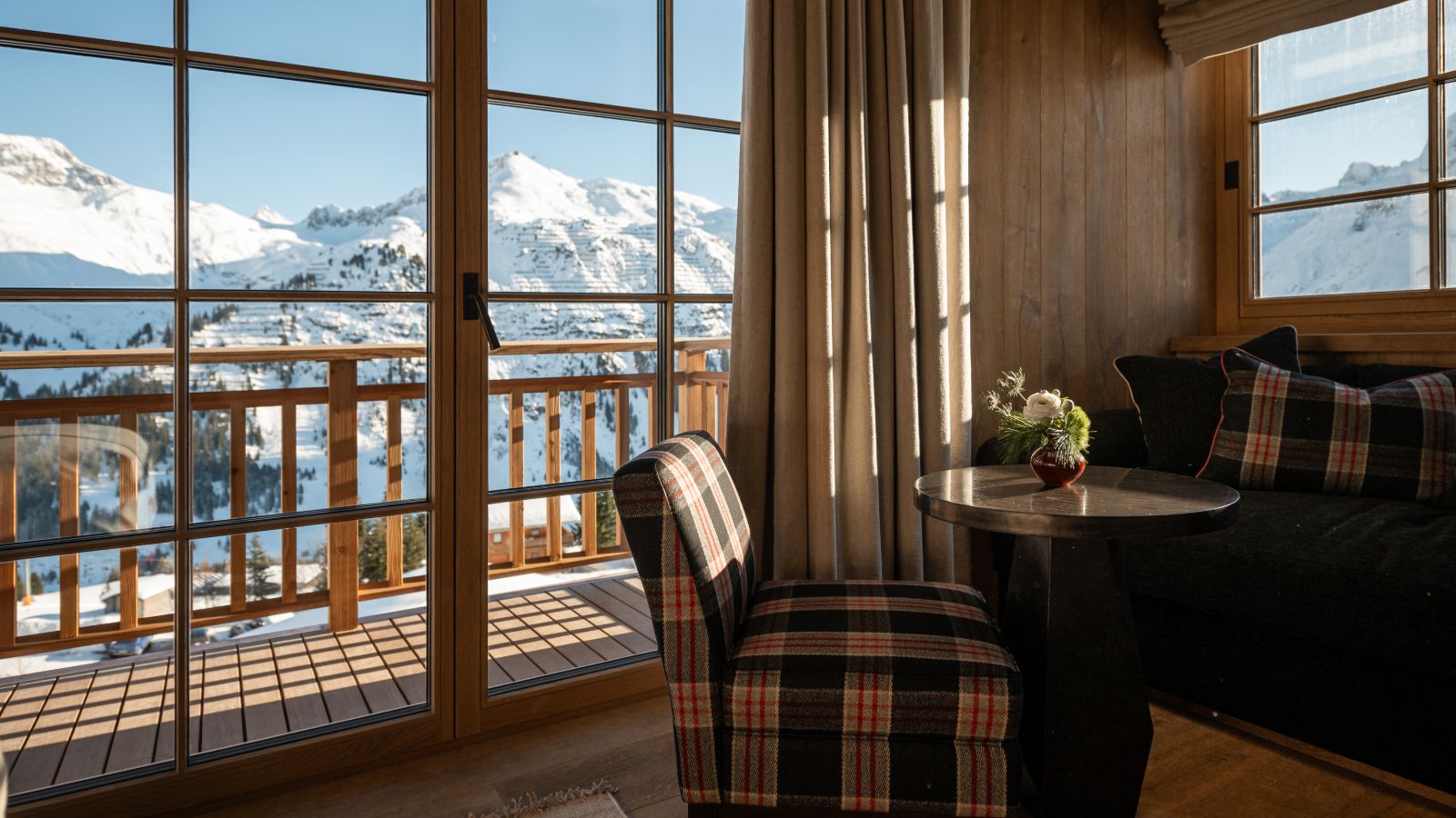 Luxury-Ski-Chalet-Lech-The-Barn-Oxford-Ski-Sitting-Area.jpg (1)