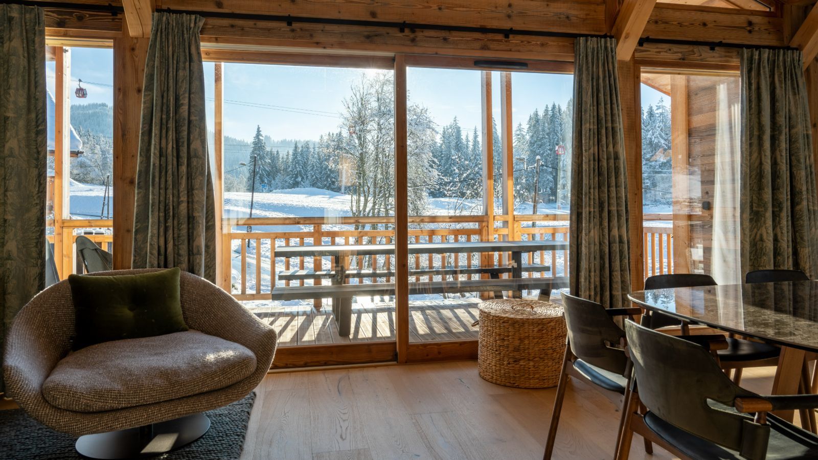 luxury-ski-chalets-les-gets-chalet-grizzly-oxford-ski-living (1).jpg