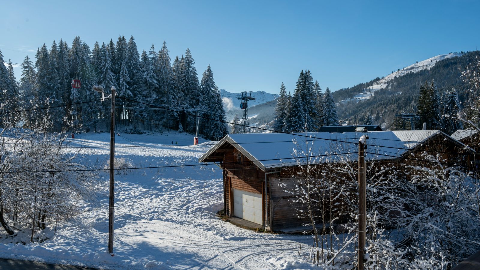 luxury-ski-chalets-les-gets-chalet-grizzly-oxford-ski-view (1).jpg