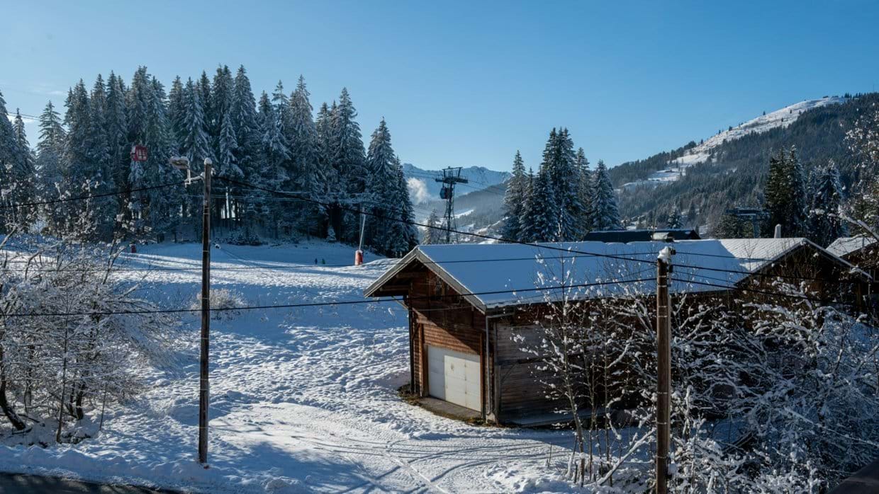 luxury-ski-chalets-les-gets-chalet-grizzly-oxford-ski-view (1).jpg