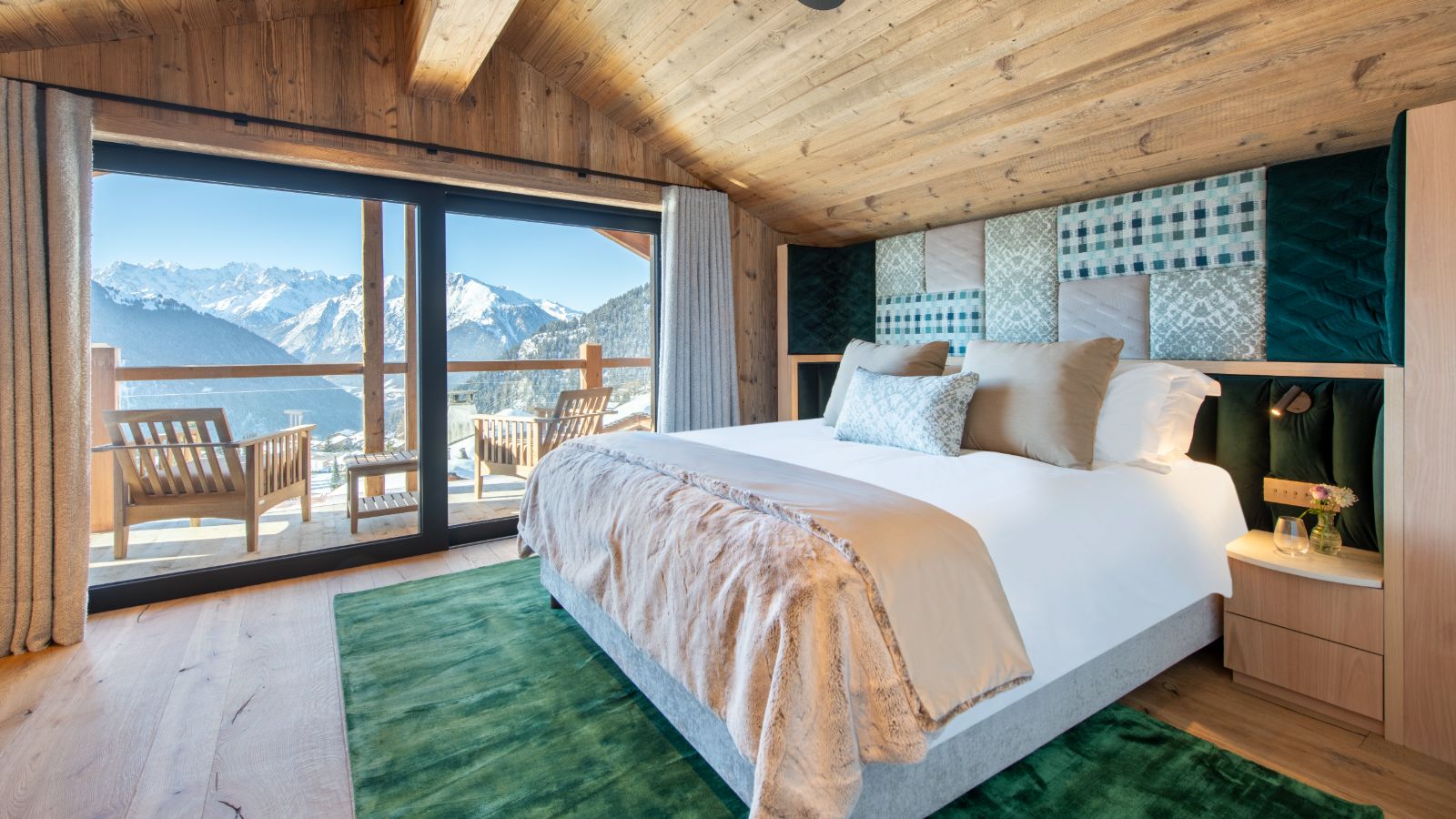 Luxury-Ski-Chalet-Verbier-Chalet-Kitsilano-Oxford-Ski-Bedroom.jpg
