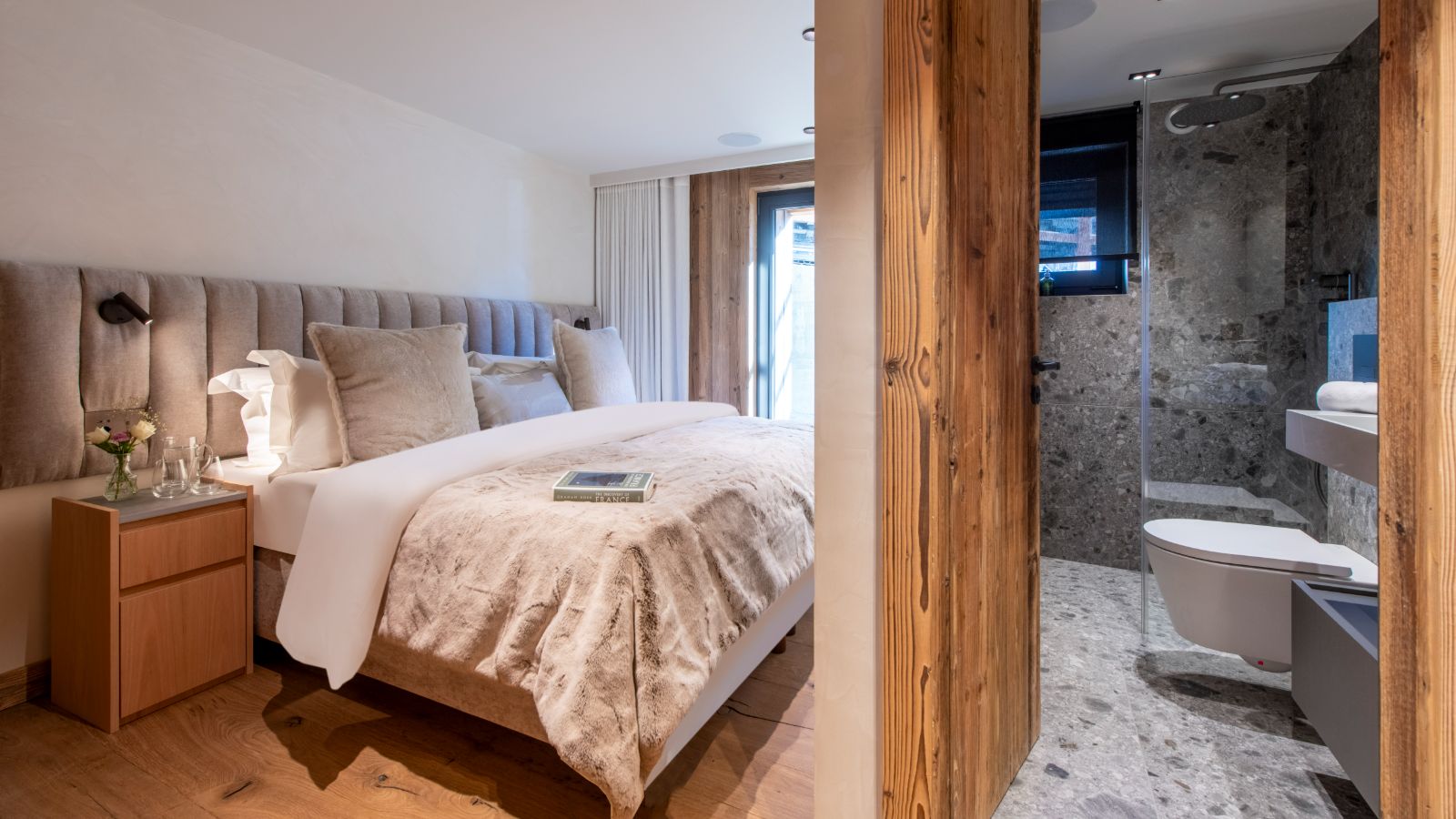 Luxury-Ski-Chalet-Verbier-Chalet-Kitsilano-Oxford-Ski-Bedroom2.jpg