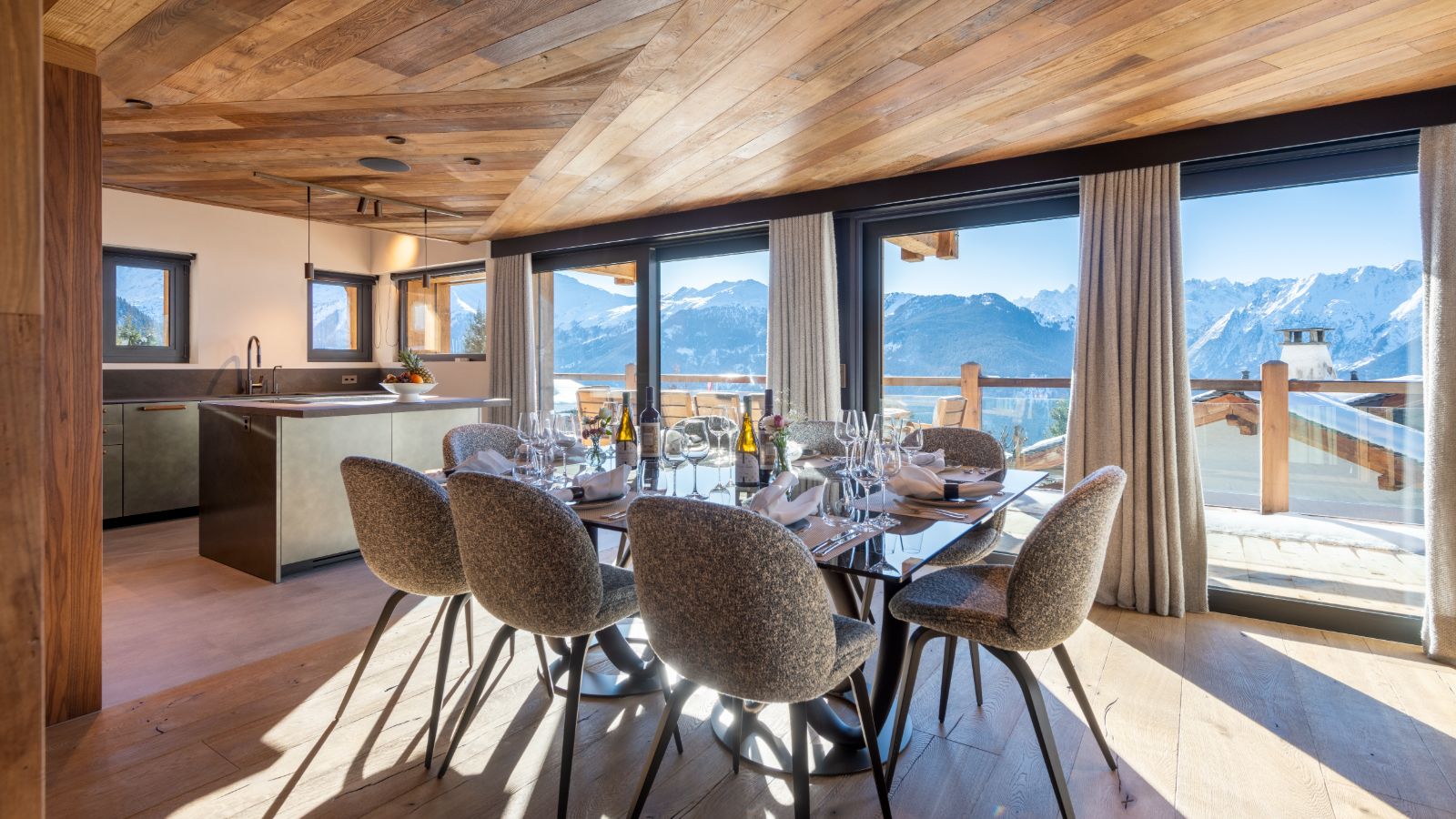 Luxury-Ski-Chalet-Verbier-Chalet-Kitsilano-Oxford-Ski-Dining2.jpg